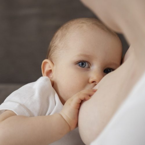 mujer-amamantando-su-hijo mujer-amamantando-su-hijo